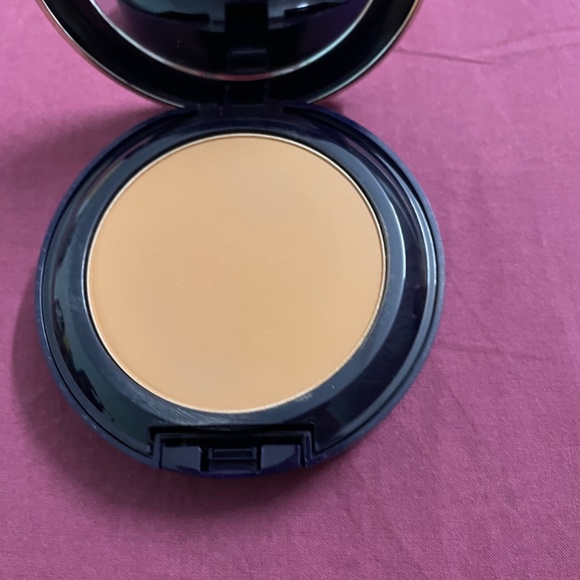 Powder Foundation - Picture 4 of 6